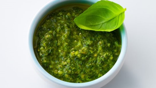 Creamy Pesto Sauce (Raw & Vegan)